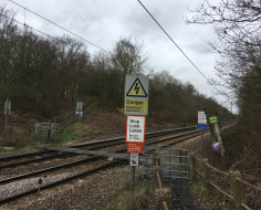 porterage needed over railway tracks: Spoke 1E