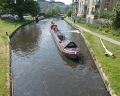 Barge passes through Uxbridge: Spoke 8-10 link